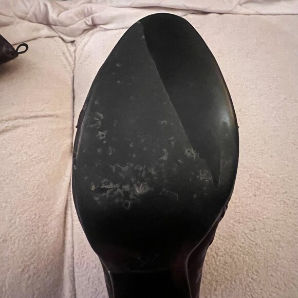 Louis Vuitton Silhouette Ankle Boots - Picture 9 of 9